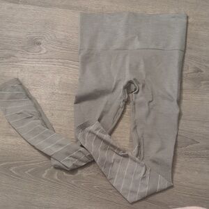 Blanqi gray maternity leggings size small